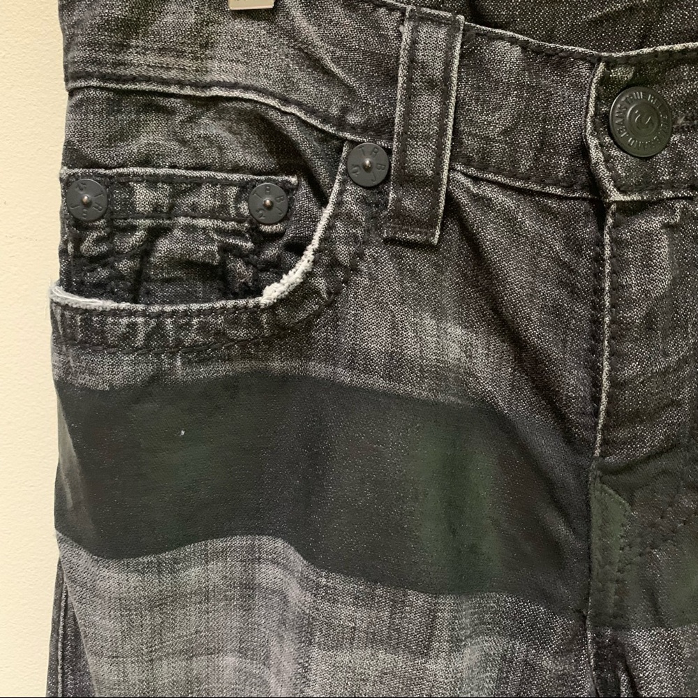 True Religion  Men's Geno Relaxed Slim Faded Black Denim Shorts - Picture 2 of 10